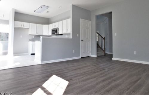 55 Saxton Dr, Hackettstown NJ  07840-1742 exterior