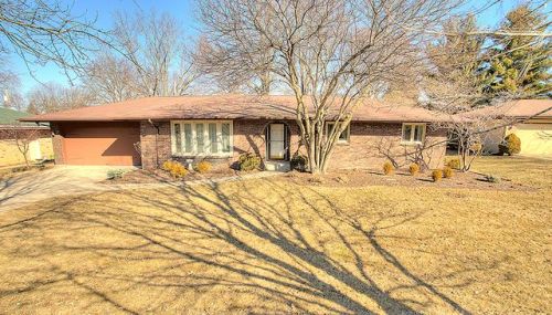 5128 Norwich Dr, Rockford, IL 61107-2428
