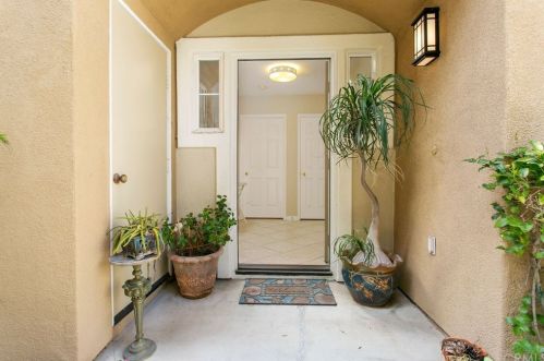 33 Visalia, Irvine, CA 92602-1095