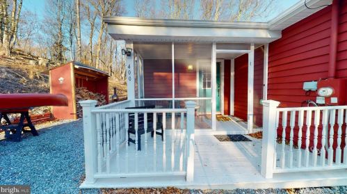 400 Cardinal Dr, Rio WV  26755-6048 exterior