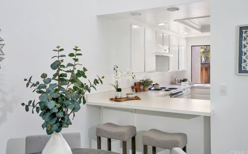 5215 Thorn Tree Ln, Irvine CA  92612-2346 exterior