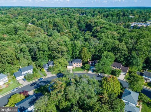 5835 Oakland Park Dr, Springfield VA  22015-2438 exterior