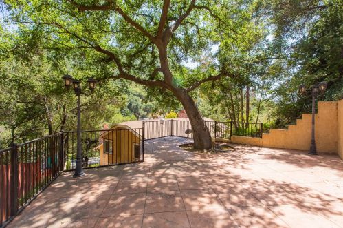 2411 Chevy Chase Dr, Glendale CA  91206-4525 exterior