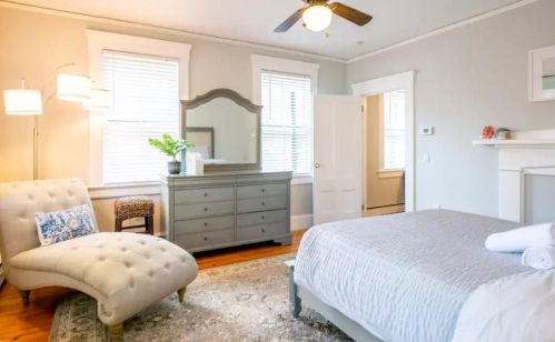 523 Thames St, Middletown, RI 02840-6717