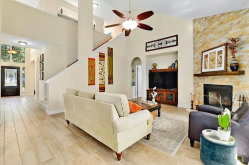 7036 Auckland Dr, Austin TX  78749-4139 exterior