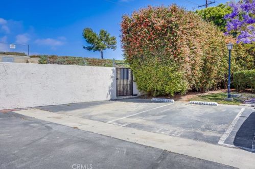 21372 Brookhurst St, Huntington Beach CA  92646-7341 exterior