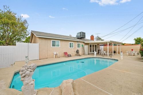 2440 Glenoaks Ave, Anaheim CA 92801-3225 exterior