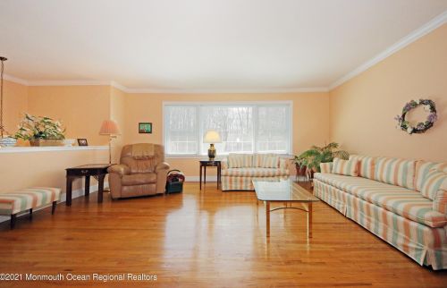 12 Heath Pkwy, Middletown, NJ 07748-1718