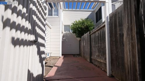 1062 Glenn Cmn, Livermore, CA 94551-1675