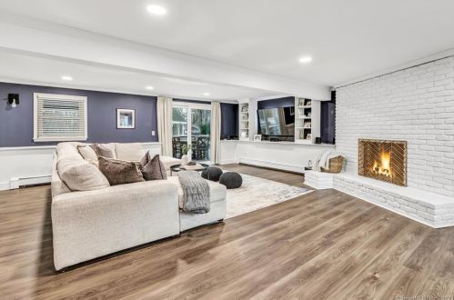 26 Perch Rd, Huntington CT  06484-1824 exterior