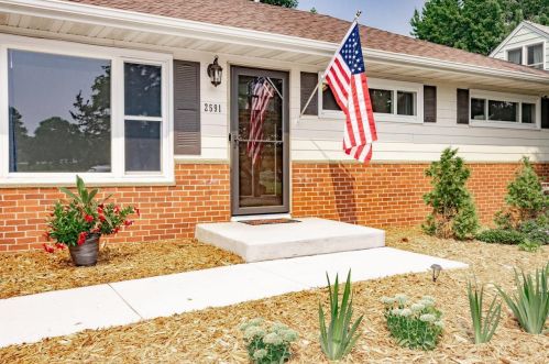 2591 Fry St, Saint Paul, MN 55113-2810