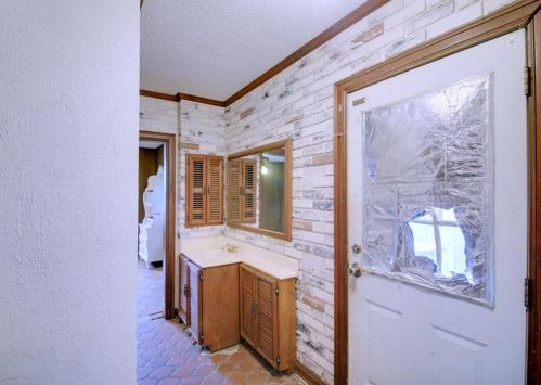 1300 August Dr, Austin TX  78753-2909 exterior