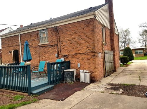 1136 Nichols Ln, Broadview, IL 60153-1080