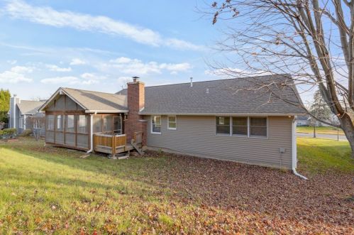 204 Julie Ln, Pingree Grove IL  60140-8379 exterior