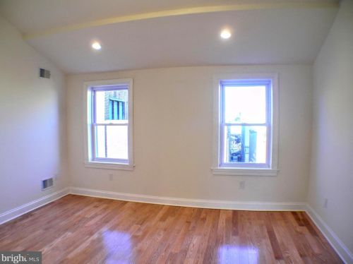 546 Manton St, Philadelphia PA 19147-5118 exterior