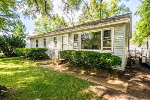 246 Maplewood Dr, Antioch, IL 60002-1649