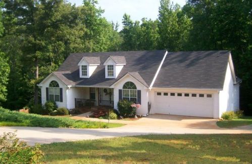7218 Field Dr, Gainesville, GA 30507-9582