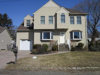 18 Woodridge Ter, Wayne, NJ 07470-3056
