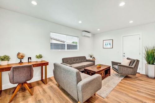 210 Valencia Ave, Anaheim CA  92805-5256 exterior