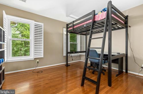 8006 Middlewood Pl, Springfield VA  22153-1928 exterior
