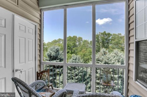 1010 Crest Way, York PA  17403-9122 exterior