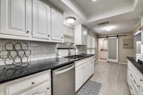 4044 Windy Crst Cir, Carrollton TX 75007 exterior