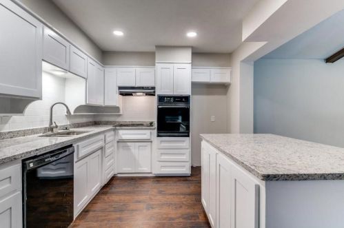 1700 Warren Ln, Fort Worth TX  76112-5723 exterior