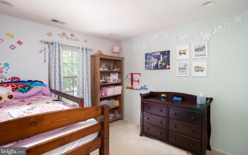 76 Wyndham Pl, Trenton NJ 08691-3126 exterior