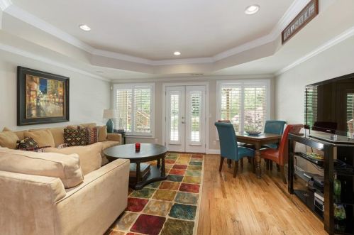 2527 Brookline Cir, Atlanta GA  30319-3690 exterior