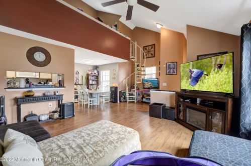 303 Larkspur Ln, Jackson Twp, NJ 08527-4108