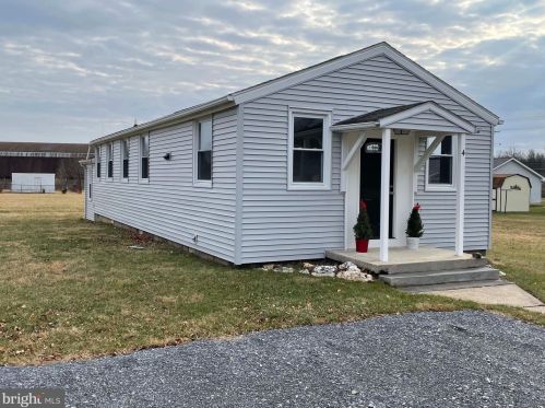 4 Hunting Creek Dr, Graceham, MD 21788-1804