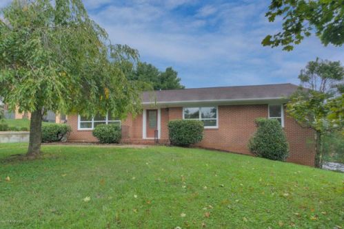 1303 Crestview Dr, Blacksburg VA  24060-5608 exterior