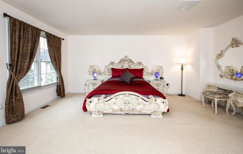 9 Nestlewood Way, Princeton NJ  08540-6132 exterior