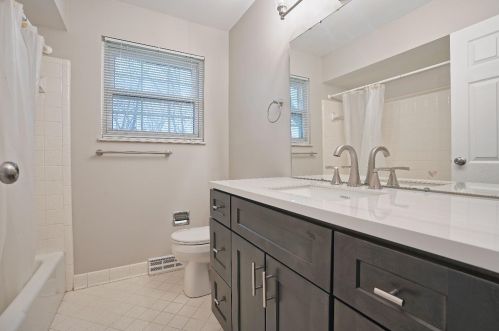 2577 Cranbrook Dr, Cincinnati OH  45231-1108 exterior