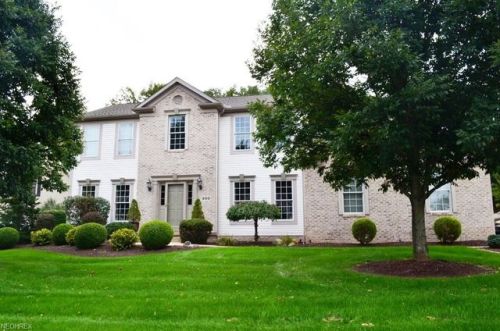 300 Chadwick Dr, Aurora OH  44202-6640 exterior