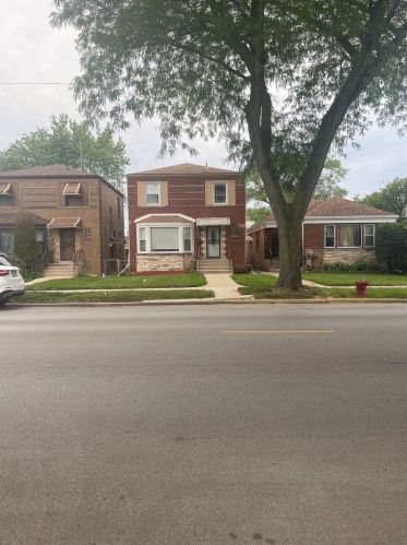 8128 Yates Blvd, Chicago, IL 60617-1107