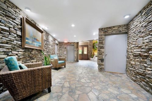 1314 Highland Bluff Dr, Atlanta, GA 30339-3233