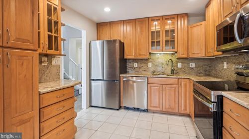 9145 Galbreth Ct, Springfield VA  22153-1110 exterior