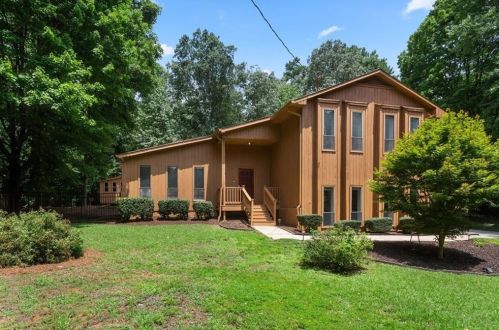 472 Laura Ln, Kennesaw, GA 30144-1328