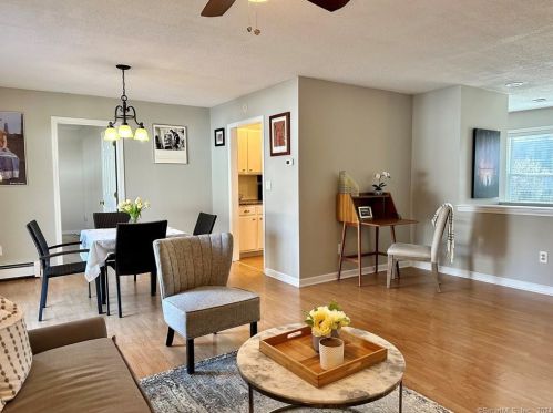 84 Mccormick Ln, Middletown CT  06457-2076 exterior