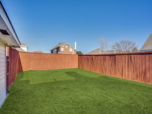 1420 Mapleview Dr, Carrollton TX 75007-6019 exterior