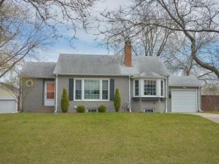 1824 Holton St, Saint Paul, MN 55113-6132