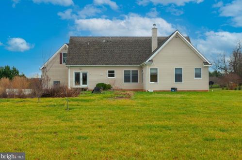 410 Wood End Ct, Charles Town WV  25414-5294 exterior