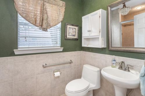 1415 Shady Grv Rd, Irving TX  75060-6430 exterior