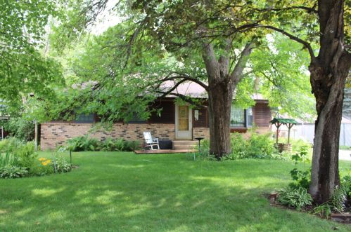560 Rosedale Rd, Minneapolis, MN 55432-1932