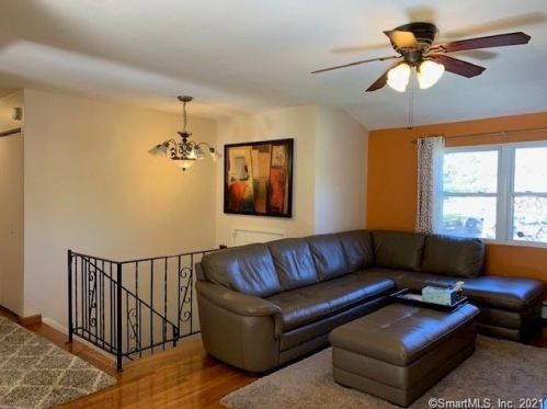 2 Country Club Ct, Norwalk CT  06851-5601 exterior