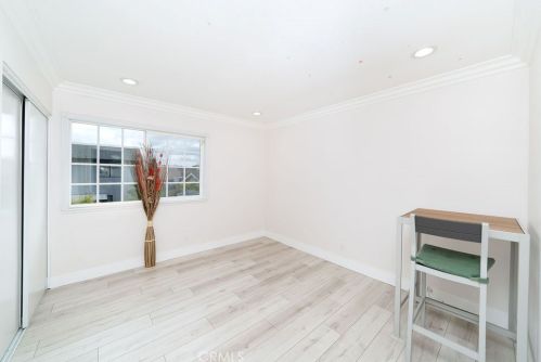 1332 Pembrooke Ln, Anaheim CA  92804-5434 exterior