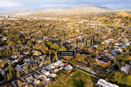 5743 Magnolia Ave, Riverside CA  92506-1824 exterior