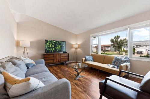 7761 Murrelet St, Hobart, IN 46342-6891