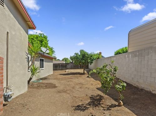 5550 Gloucester Way, Riverside CA  92506-3425 exterior
